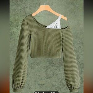 Shirt only wore to try on was too small for myself super adorable though!!